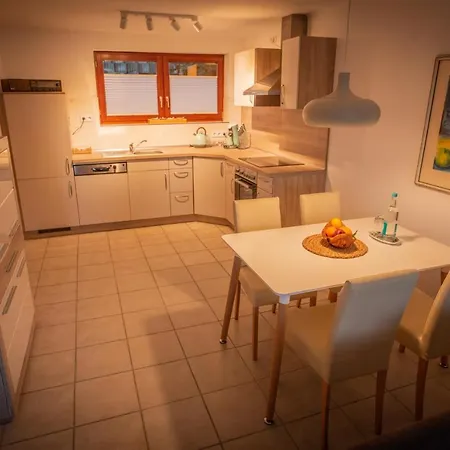 Zur Linde Apartment *